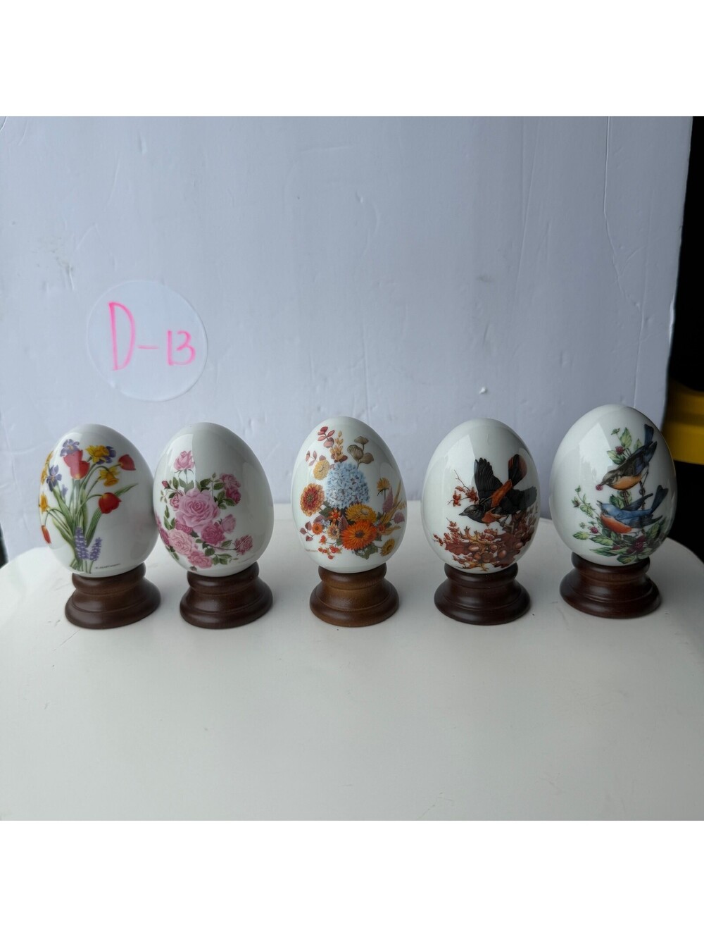 Lot of 5 Vintage 1987-88 Avon Porcelain Eggs with Wooden Stands D-13